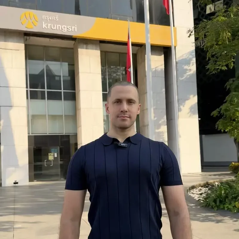 UnblockPro.Asia专员在曼谷大城银行网点外