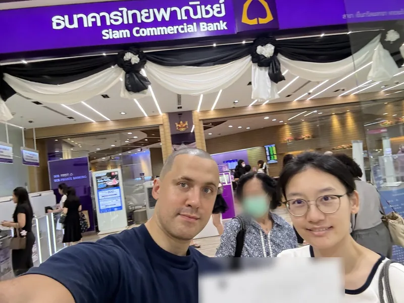 UnblockPro.Asia with a client from China at an SCB branch after her account was unfrozen
